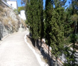 Drumul din laterala Manastirii